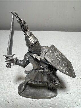 1983 PERTH Pewter KNIGHT w SWORD & Shield Figurine #FA-56 by Ray Lamb
